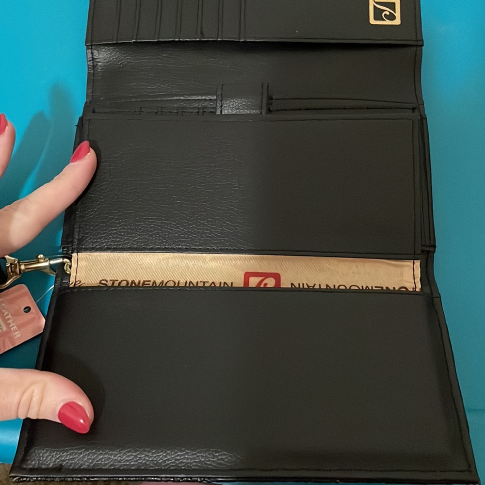 NWT wallet - Picture 4 of 10